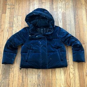 Gap women’s puffy jacket M